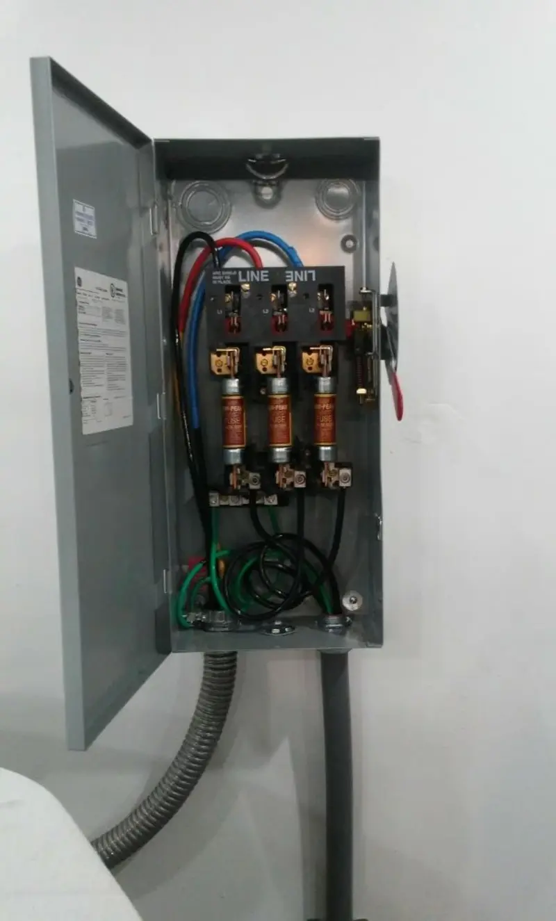Three-phase disconnect switch installed for Smoke Detector Installation in Hurley